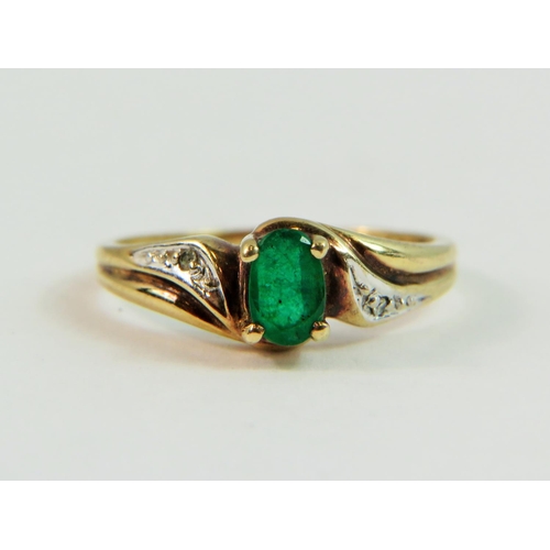 132 - Pretty, 9ct Yellow Gold ring set with a Central Oval Emerald with Diamonds to accompany.   Finger si... 