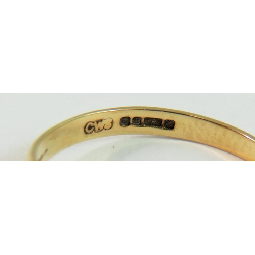 139 - 9ct Yellow Gold ring set with (possibly) Blue John or graduated onyx. Finger size 'P-5'    1.5g