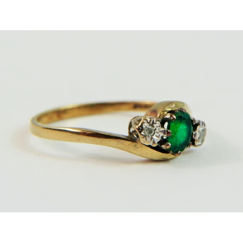 140 - 9ct Yellow Gold ring set with a central Emerald, flanked by two Illusion set Diamonds.    Finger siz... 