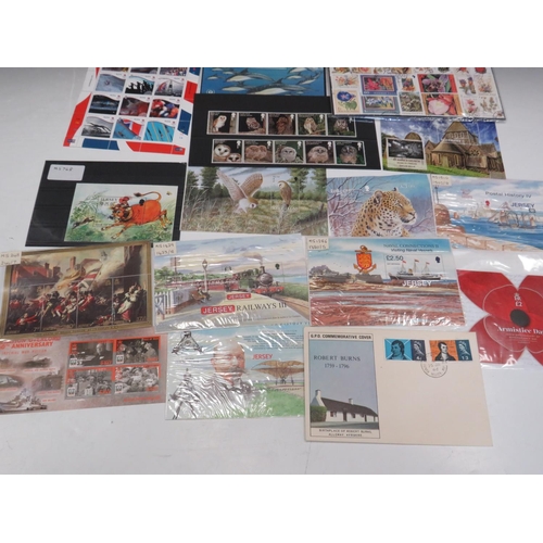 169 - Selection of UK Mint presentation packs, first day covers, see photos