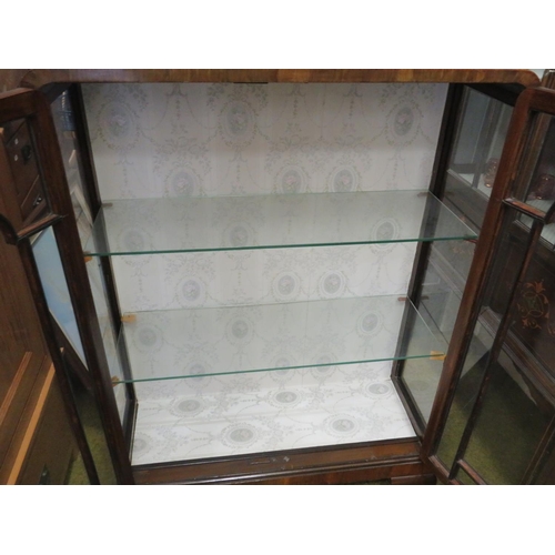 542 - Pretty Deco style 1930's Glass display cabinet with two glass shelves within. Raised on bracket feet... 