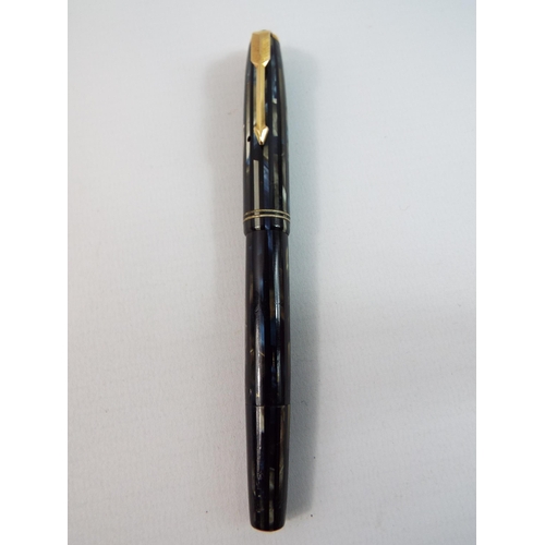 462 - Vintage Parker fountain pen with 14k gold nib.