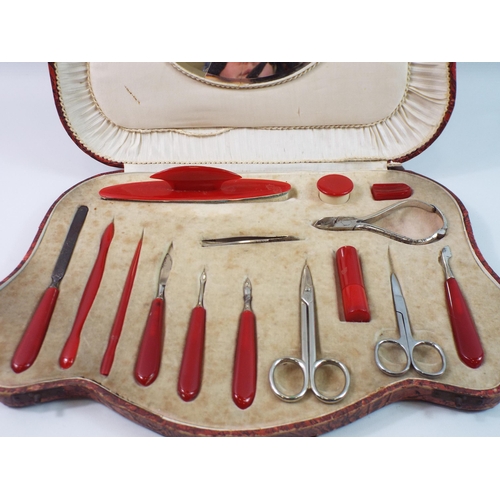 475 - Vintage Retro Manicure set in original case.