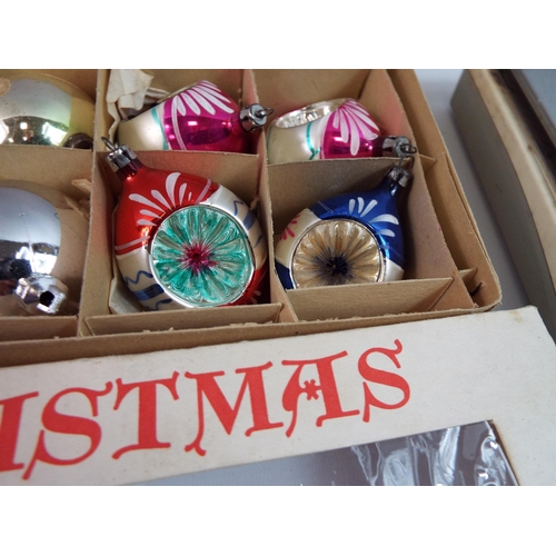 483 - Good selection of vintage christmas baubles.