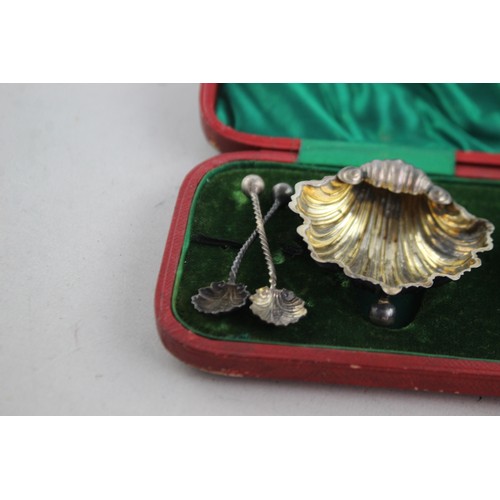 609 - 4 x Antique Hallmarked 1898 Chester STERLING SILVER Salt Dishes Shell Design 53g   w/ Spoons, Case M... 