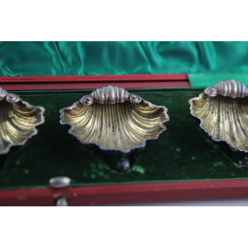 609 - 4 x Antique Hallmarked 1898 Chester STERLING SILVER Salt Dishes Shell Design 53g   w/ Spoons, Case M... 