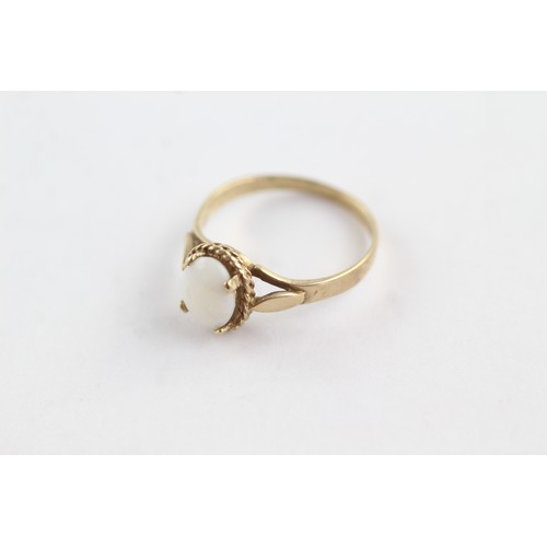 660 - 9ct gold opal solitaire ring (1.5g)     752660