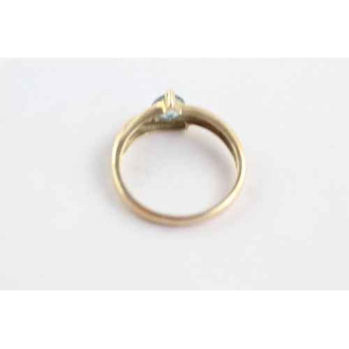 671 - 9ct gold diamond and topaz asymetric ring (2.2g)     752965