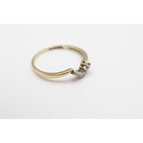 672 - 9ct gold diamond wishbone ring (1.3g)      752954