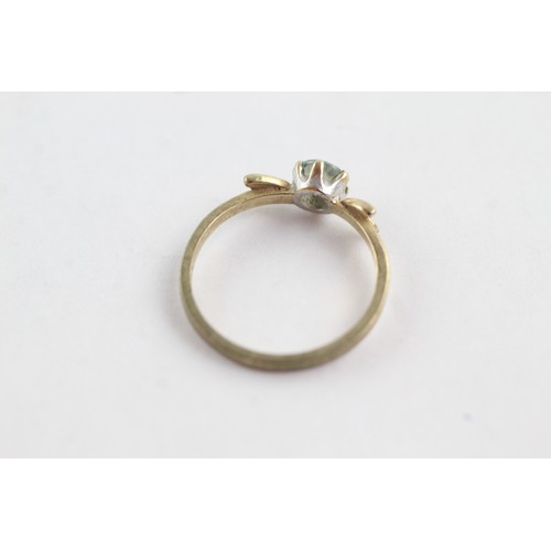 676 - 9ct gold aquamarine bow detail ring (1.3g)     752988