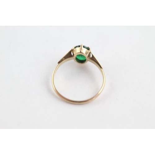 677 - 9ct gold green paste solitaire ring (1.2g)     753000