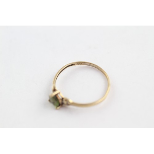 690 - 9ct gold peridot solitaire ring (0.9g)     752938