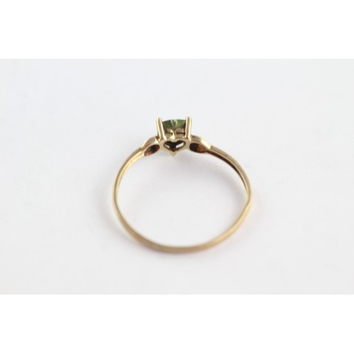 690 - 9ct gold peridot solitaire ring (0.9g)     752938