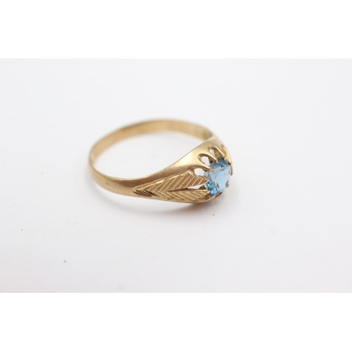 693 - 9ct gold topaz solitaire ring (2g)     752973