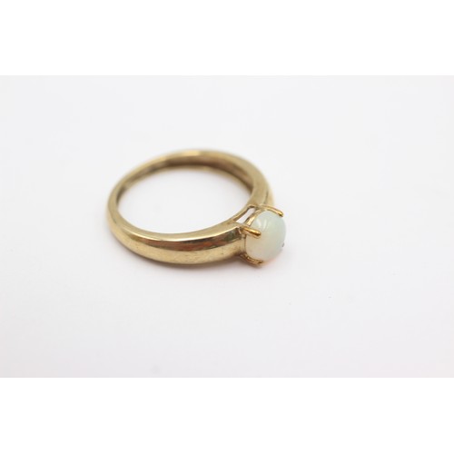 698 - 9ct gold opal solitaire ring (1.9g)     752958