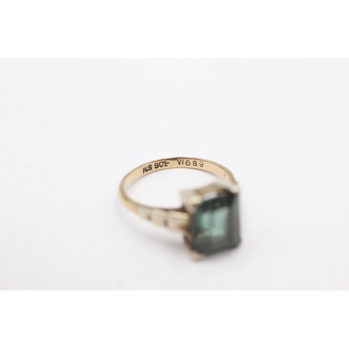 704 - 9ct gold green synthetic spinel ring (3.3g)     752976