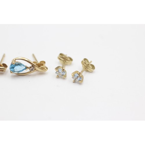 705 - 2 x 9ct gold paired gemstone earrings inc. topaz & synthethic spinel (1.6g)     752618