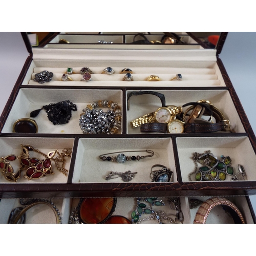 726 - Good quality jewellery box full of costume jewellery.