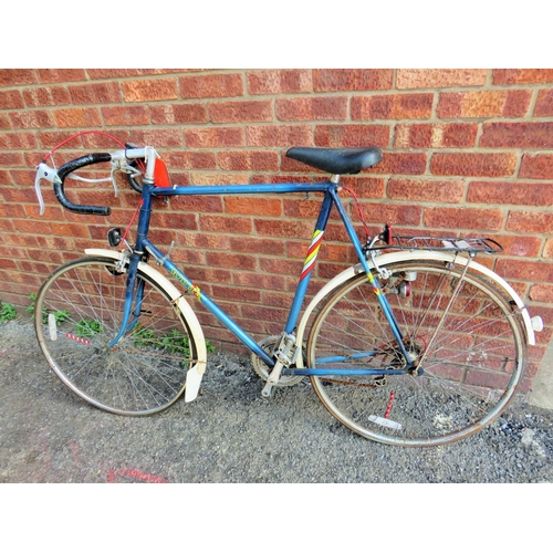 955 - Gents, Vintage gold seal touring cycle with rear carrier, mudguards etc, needs minimal work to make ... 