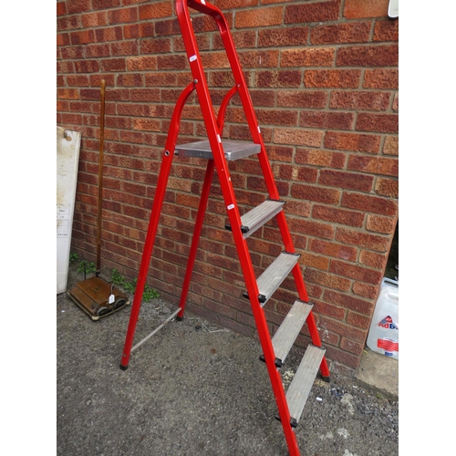 970 - Set of folding step ladders in good order by Beldrey.