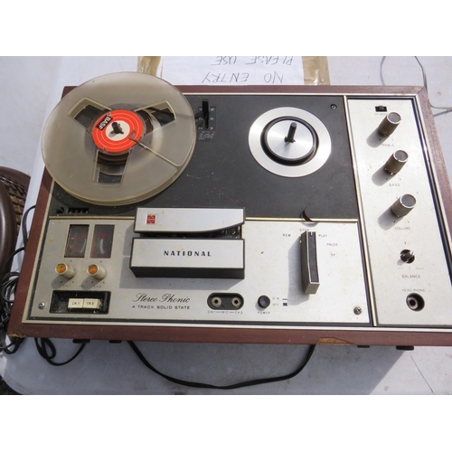 975 - National, Sterophonic Four track, solid state Reel to Reel Tape recorder. Working condition unknown.... 