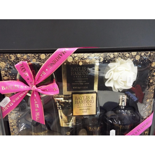 878 - Selection of as new bath gift sets, including Baylis & Harding and Royal Jelly.