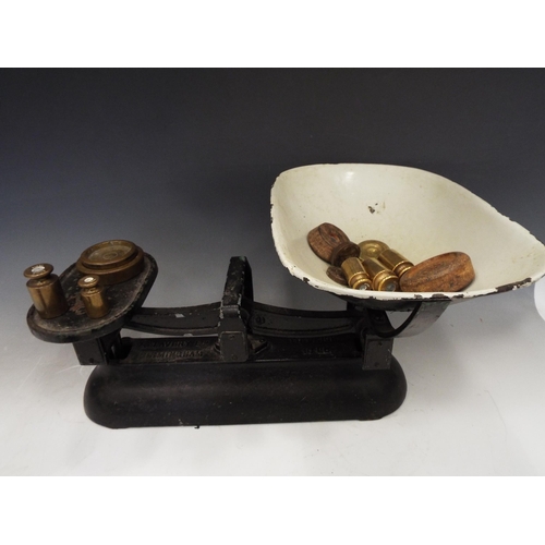 887 - 2 Sets of vintage scales, T.W Avery and Libra scale company with weights.