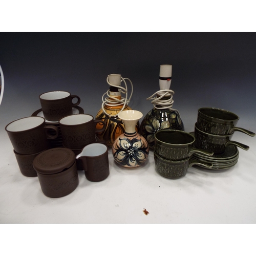 894 - Mixed lot to include Alvingham pottery and Hornsea pottery.