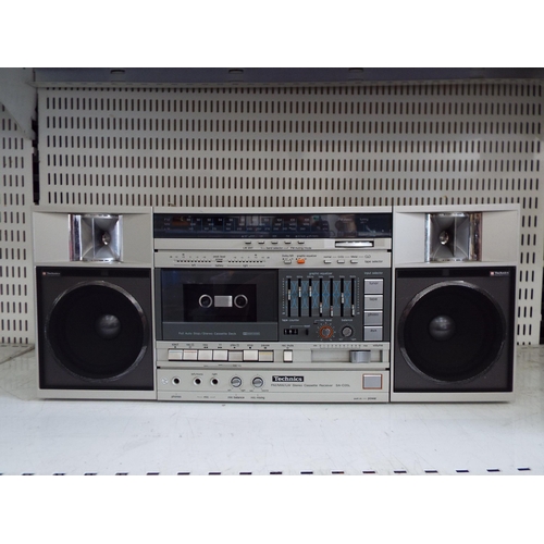 910 - Technics portable cassette player.