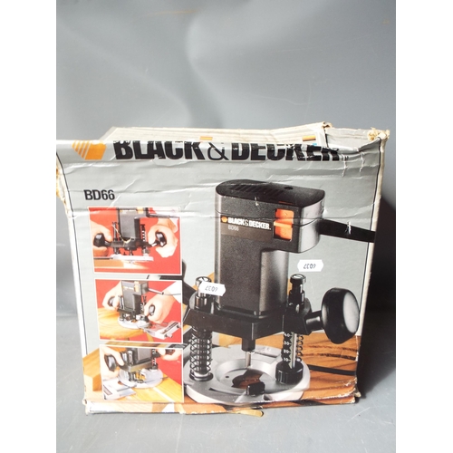 950 - Black and decker router bd66 480 watt.