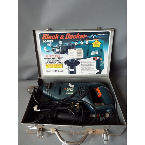 987 - Black and decker hammer drill.