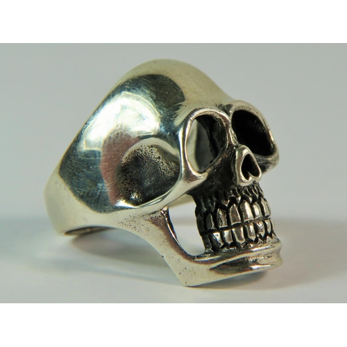 114 - 925 Gents Silver Skull ring, finger size 'S-5'    12.8