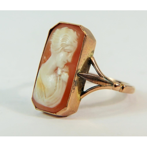 198 - 9ct Yellow gold, Long shell cameo set ring.    Finger size  'R'   3.3g