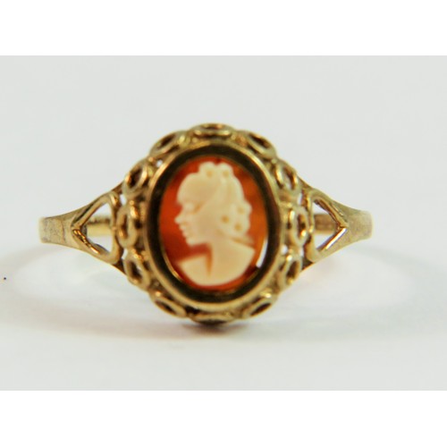 133 - 9ct Yellow Gold Shell Cameo ring with pierced galleried mount. Finger size 'P-5'   1.6g