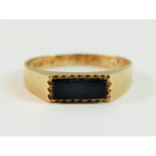 142 - 9ct Yellow Gold ring set with an oblong shaped Black Onyx.  Finger size 'L'   1.4g