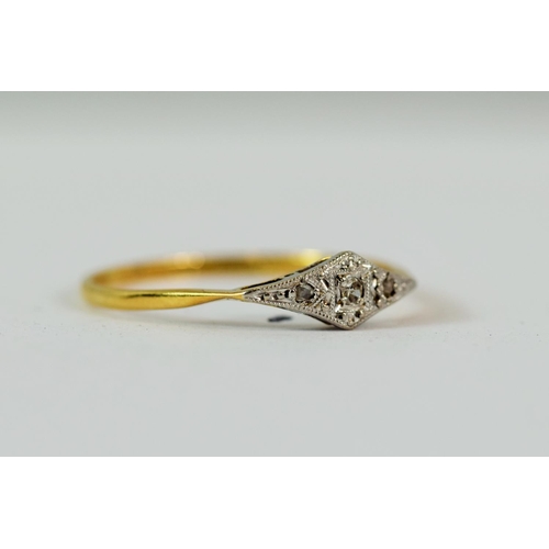 205 - 18ct Yellow Gold Art Deco Style Ring set with a Trio of Melee Diamonds in a Platinum mount. Finger s... 