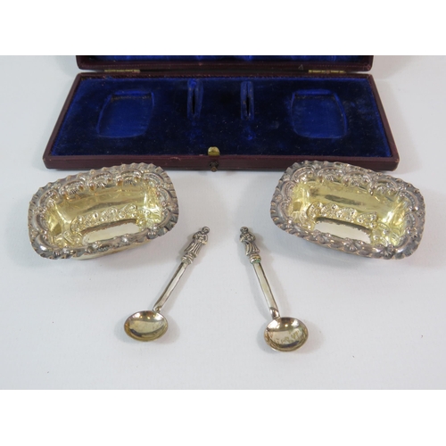 553 - Pair of Birmingham silver salts C1898 in a purple velvet lined boxed with 2 silver apostle spoons. W... 