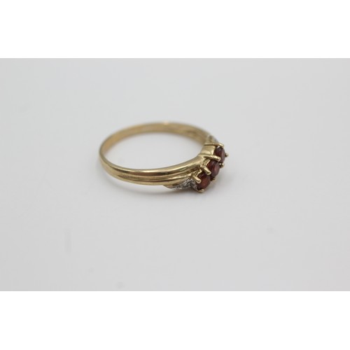 255 - 9ct gold garnet & diamond dress ring (1.6g)    755002