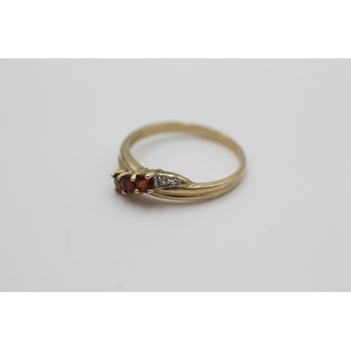 255 - 9ct gold garnet & diamond dress ring (1.6g)    755002