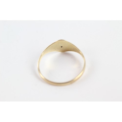 259 - 9ct gold diamond set signet ring (1.6g)    755005