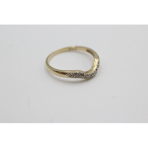 261 - 9ct gold diamond wishbone ring (1.8g)    754500