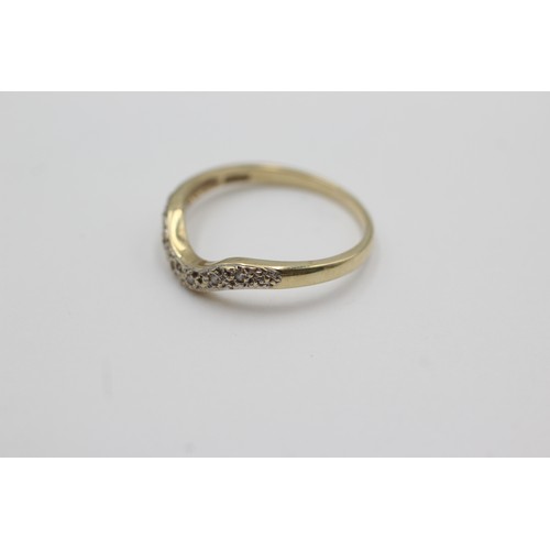 261 - 9ct gold diamond wishbone ring (1.8g)    754500