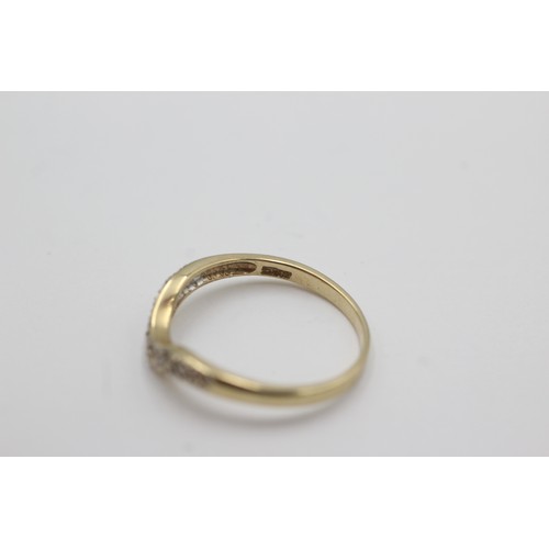 261 - 9ct gold diamond wishbone ring (1.8g)    754500