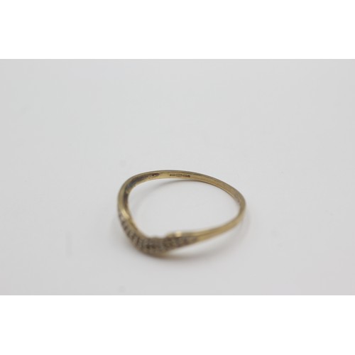 266 - 9ct gold vintage diamond wishbone ring (1.1g)     754895