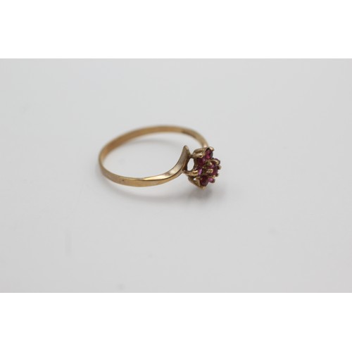 282 - 9ct gold ruby cluster dress ring (1g)    755946