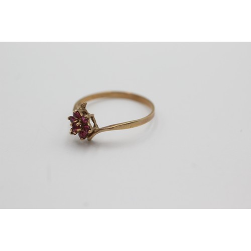 282 - 9ct gold ruby cluster dress ring (1g)    755946