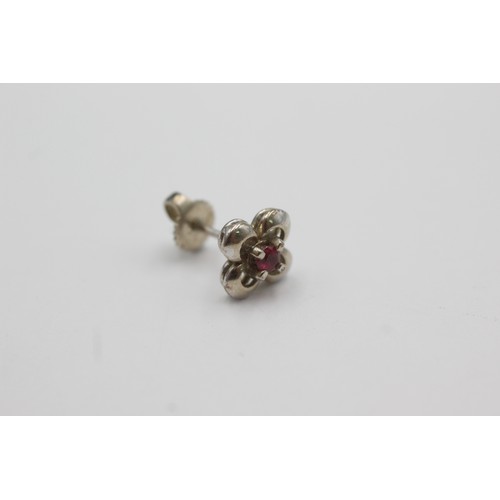 287 - 9ct white gold ruby floral stud earrings (2.3g)    754514