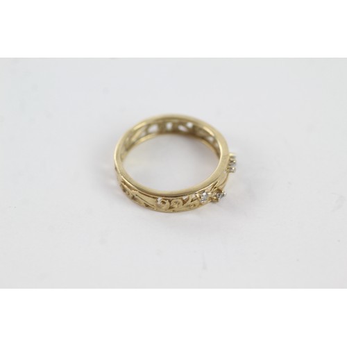 293 - 9ct gold diamond floral openwork band ring (1.5g)    755006