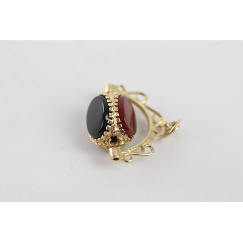 296 - 9ct gold vintage bloodstone, onyx, & carnelian ornate swivel fob pendant (3.1g)    755976