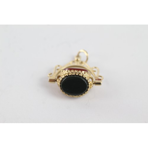 296 - 9ct gold vintage bloodstone, onyx, & carnelian ornate swivel fob pendant (3.1g)    755976